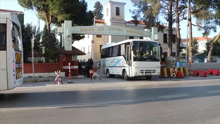 FETÖ'nün TSK yapılanmasına yönelik İzmir merkezli operasyonda yakalanan 15 şüpheli adliyede