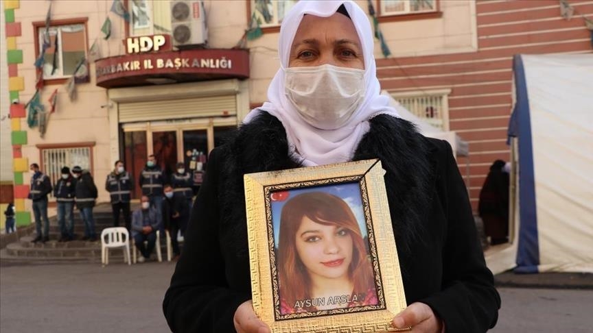 Turkey: Sit-in mother begs daughter to flee YPG/PKK