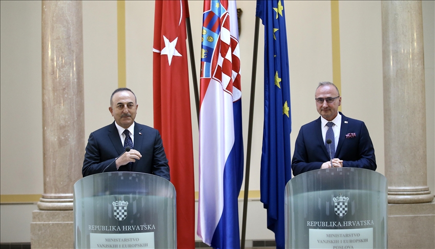 تشاووش أوغلو ونظيره الكرواتي يبحثان قضايا ثنائية وإقليمية