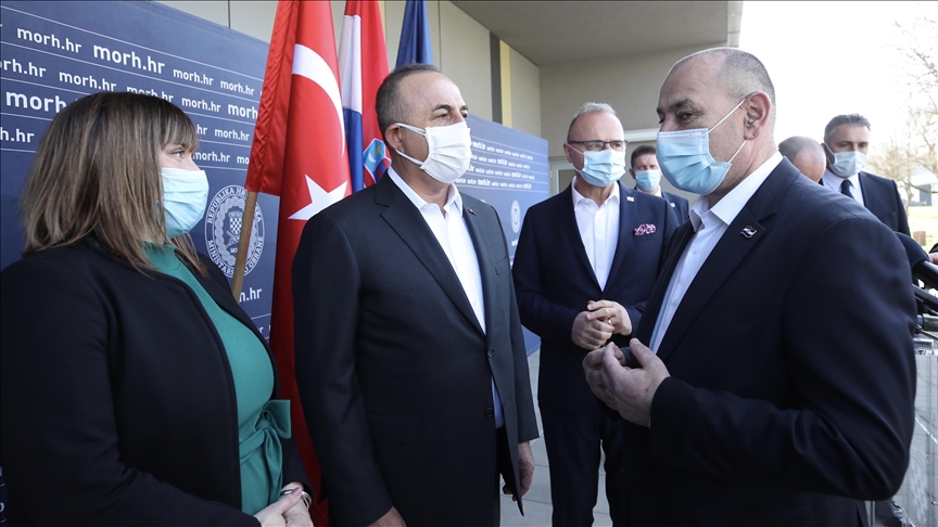 Cavusoglu se rend à Petrinja, durement touchée par un violent séisme