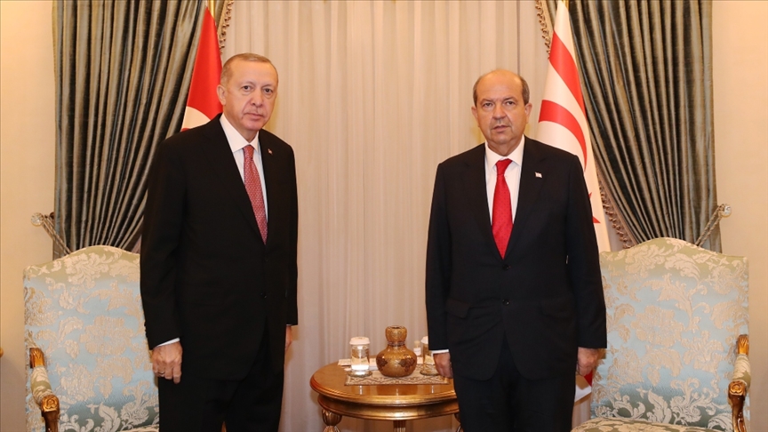 Ο πρόεδρος της ΤΔΒΚ Τατάρ γιόρτασε τα γενέθλια του προέδρου Ερντογάν