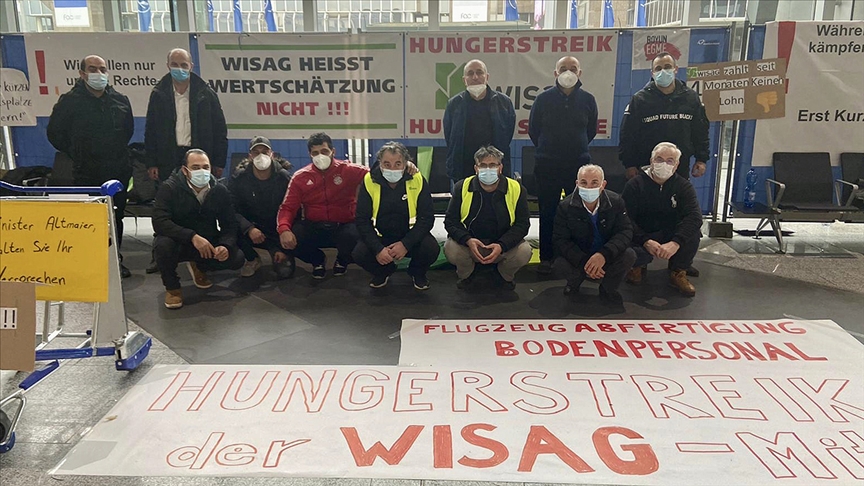 Frankfurt Havalimanı'nda Kovid-19 bahanesiyle işten çıkarılan 230 işçiden 5'i açlık grevine başladı