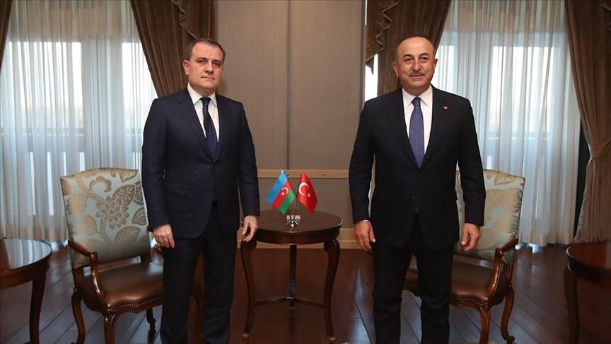 وزیران خارجه ترکیه و آذربایجان تلفنی گفتوگو کردند