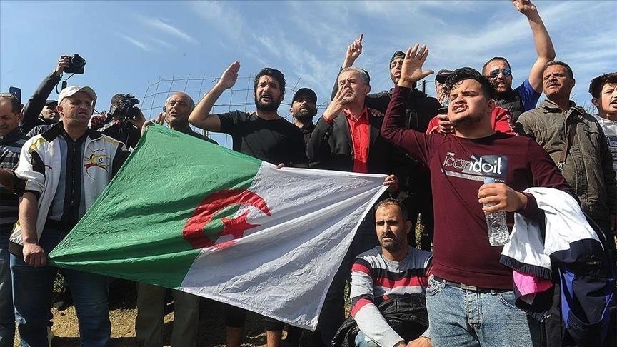 آلاف الجزائريين يتظاهرون بعدة مدن إثر استئناف مسيرات الحراك 