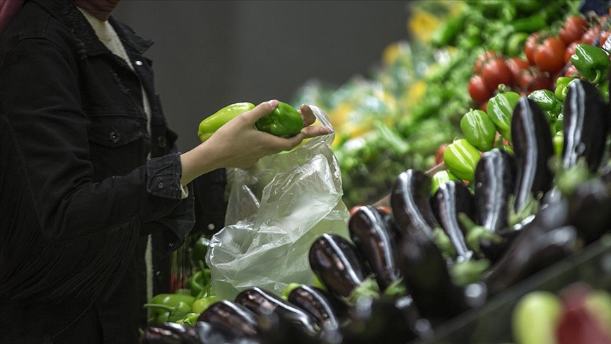 İçişleri Bakanlığı kısıtlamada temel ihtiyaç malzemelerinin temin edilebileceğini hatırlattı