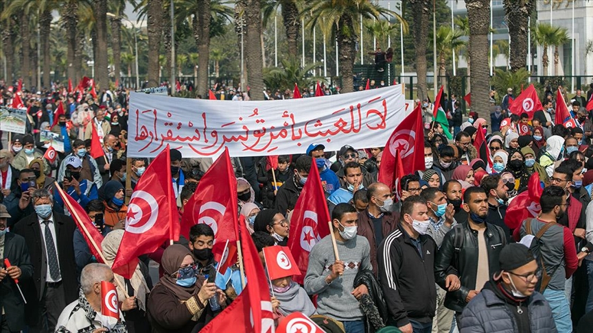 تونس.. مسيرة لـ "النهضة" تطالب بإنهاء الأزمة السياسية