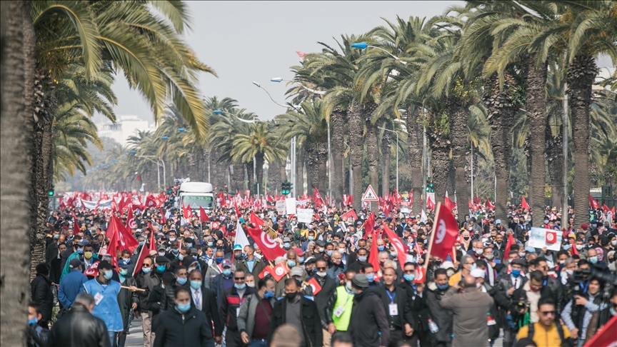 Tunisie: Une marche d'Ennahda appelle à la fin de la crise politique