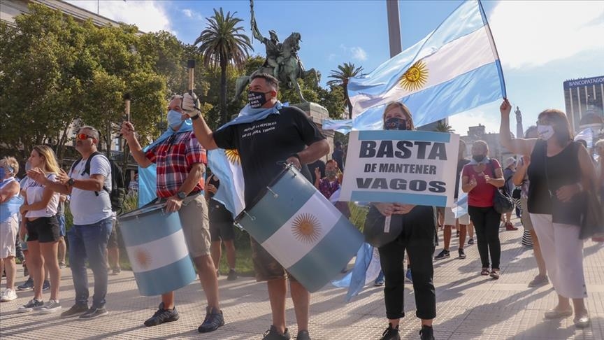 Argentine : manifestations anti-gouvernementales suite à un scandale du vaccin anti-Covid
