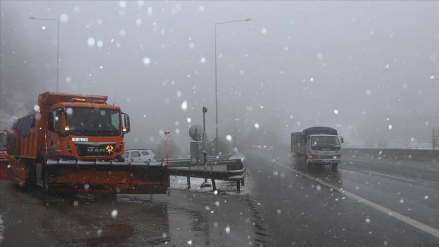 Bolu Dağı'nda kar, tipi ve sis etkili oluyor