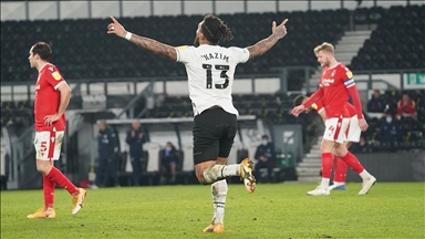 Derby Countyli futbolcu Kazım Kazım sosyal medyada ırkçı saldırıya maruz kaldı