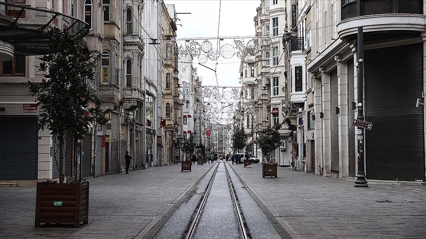 Türkiye genelinde hafta sonu uygulanan sokağa çıkma kısıtlaması sona erdi