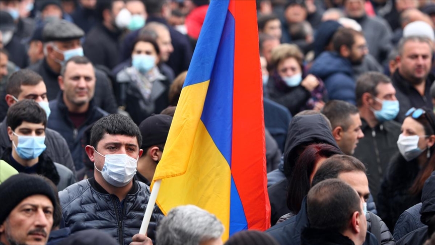 Перед зданием парламента Армении начался митинг оппозиции