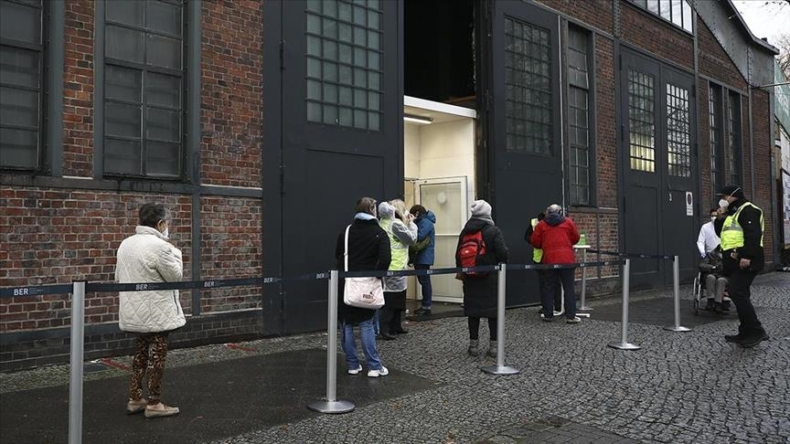 German expert urges longer lockdown to battle 3rd wave