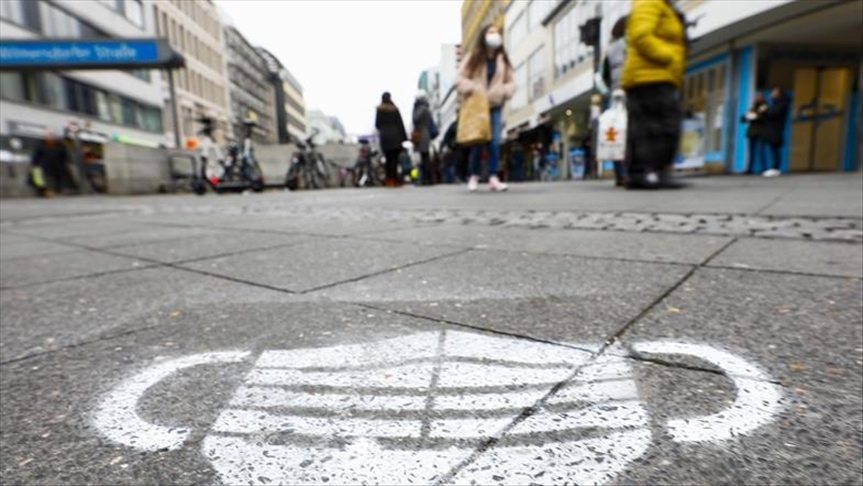 France, Germany tighten COVID-19 measures at border