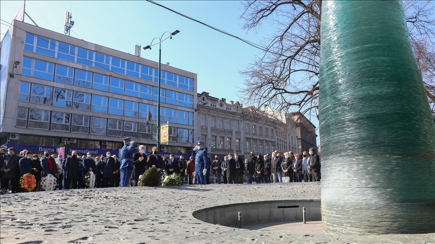 Dan nezavisnosti BiH: Položeno cvijeće na Spomen obilježje ubijenoj djeci opkoljenog Sarajeva