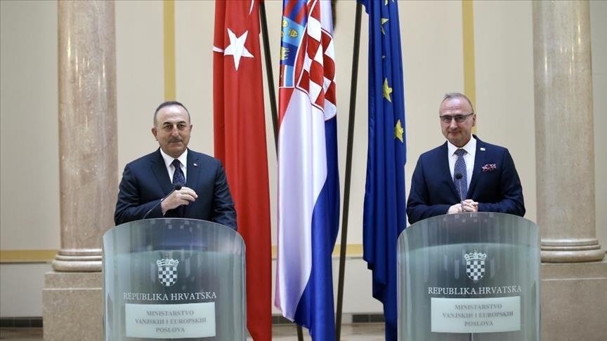Ministri Çavuşoğlu bisedon me homologun e tij kroat