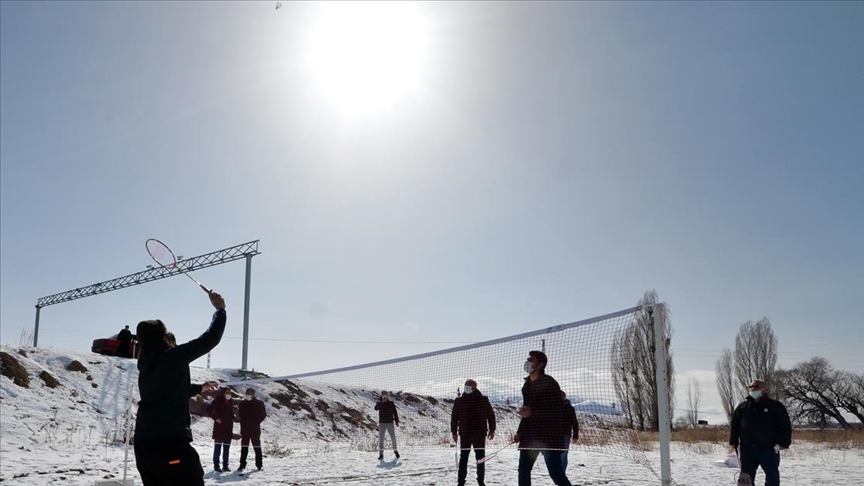 Doğu Anadolu'daki köylüleri badminton heyecanı sardı