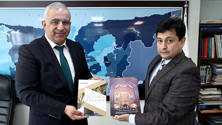 Senior Uzbekistan diplomat visits Anadolu Agency office