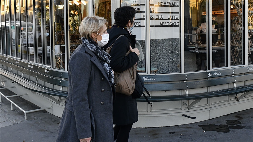 Fransa'da son 24 saatte 25 bin 279 Kovid-19 vakası kaydedildi