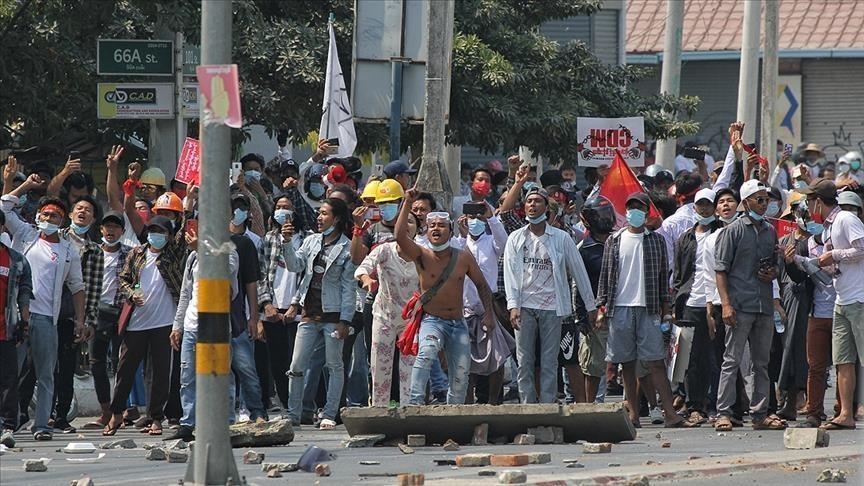 Myanmar : les manifestations se poursuivent malgré la répression sanglante