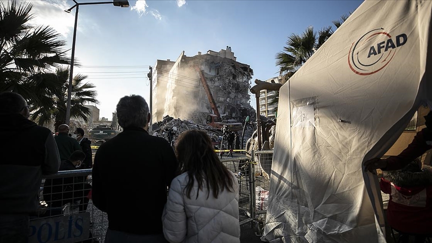 devlet ve millet izmir depreminin