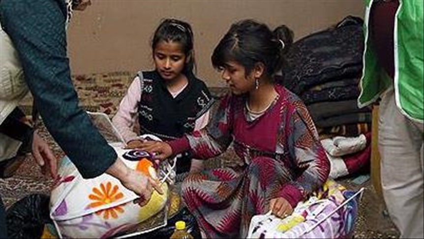 Turkish charity distributes aid for children in Syria