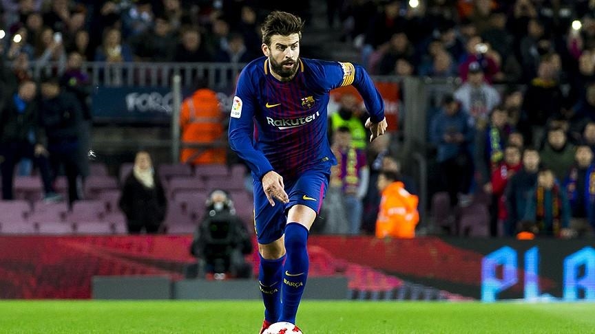 Barcelona defender Pique suffers knee injury