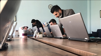 Fedakar öğretmenlerin uzaktan eğitim sürecinde yeniden düzenledikleri köy okulu koleji aratmıyor