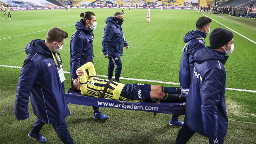 Fenerbahçeli Mesut Özil: Önümüzdeki maçlarda takımımıza yardımcı olamayacağım için çok üzgünüm