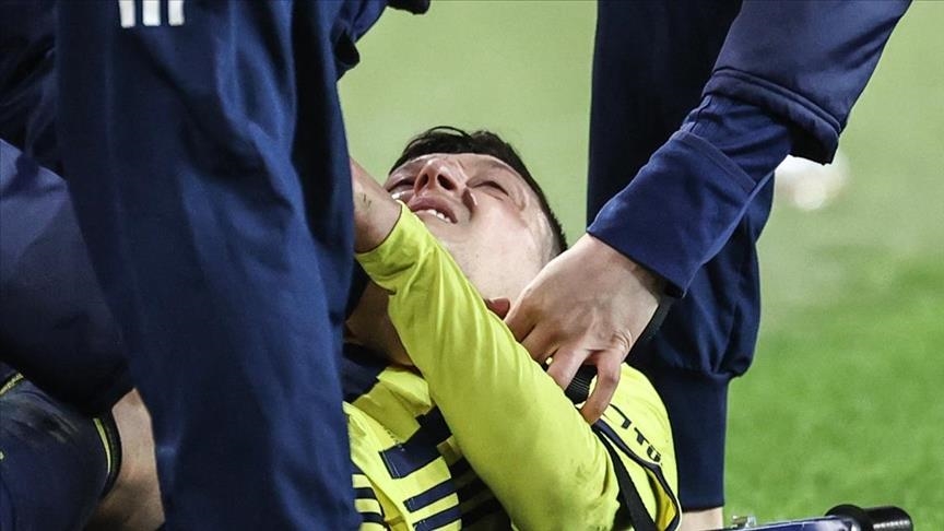 Fenerbahce star Ozil suffers partial tears in his ankle