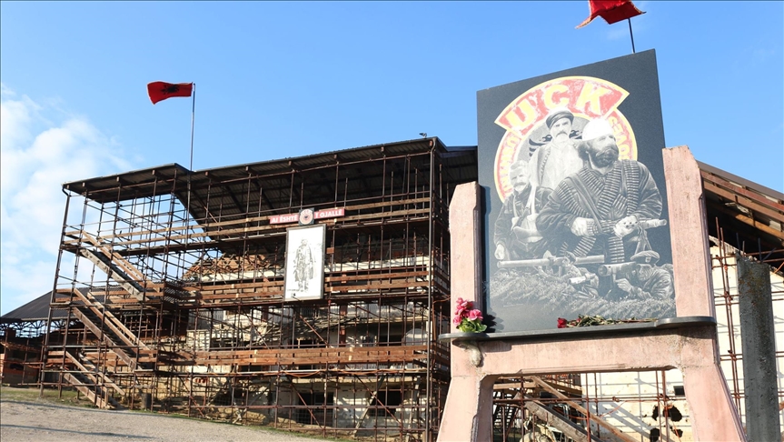 Kosovë, 23 vjet nga rënia e kryekomandantit të UÇK-së Adem Jashari dhe familjes së tij