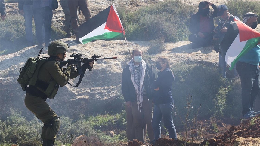 İsrail askerleri Filistinlilerin Batı Şeria'daki gösterilerine müdahale etti