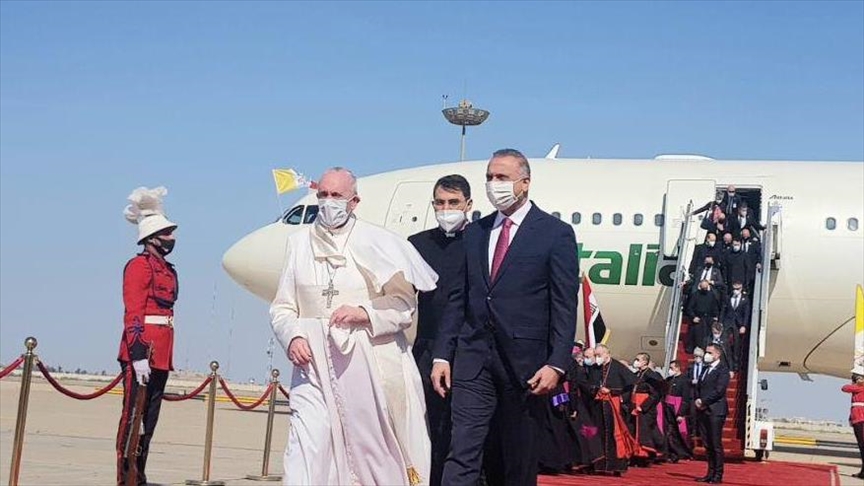 Francisco llega a Bagdad en la primera visita en la historia de un papa del Vaticano a Irak
