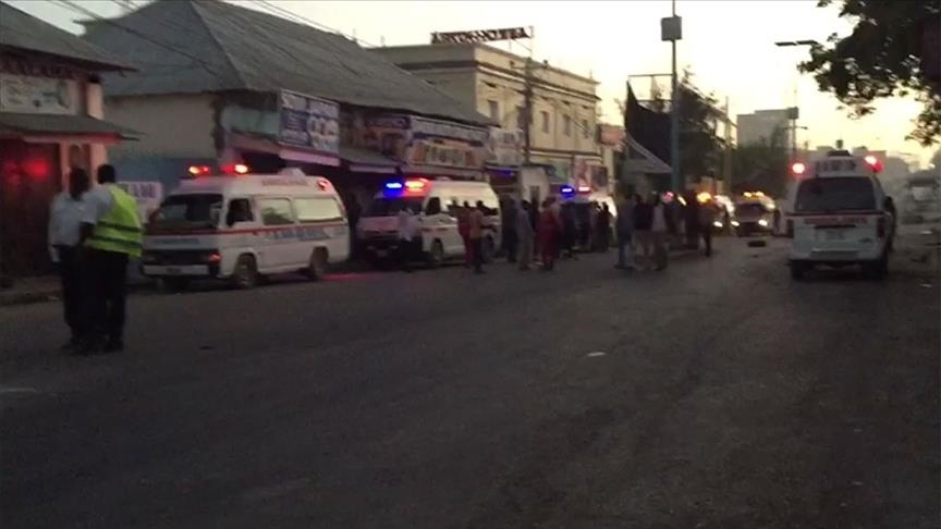 Soldier, civilian dead, 4 hurt in Somalia suicide blast