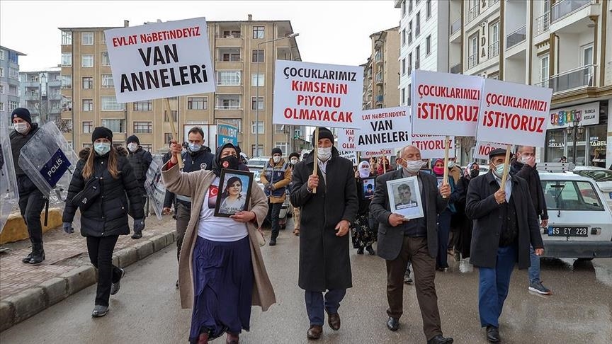 Terror-victim families protest HDP in eastern Turkey