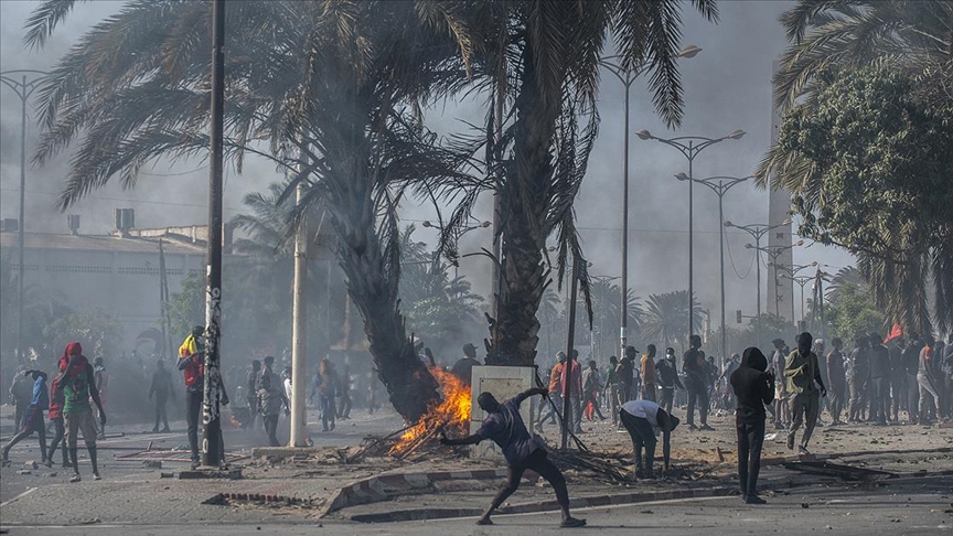 Senegal muhalif lider Sonko'nun gözaltına alınmasıyla karıştı