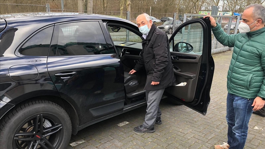 ألمانيا.. أتراك يتطوعون لنقل المسنين إلى مراكز لقاح كورونا