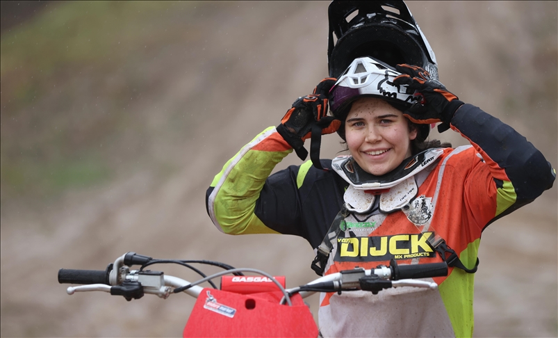 Motoçiklistja Irmak Yıldırım, femra e parë që do të përfaqësojë Turqinë në kampionatin botëror