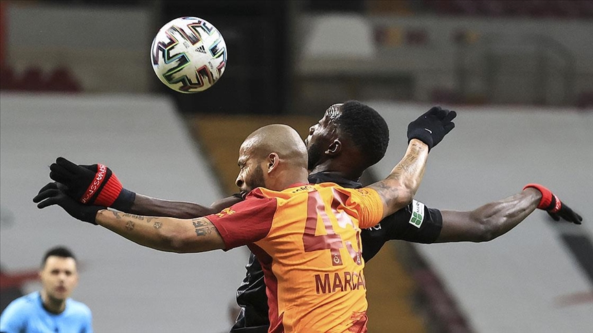 Galatasaray sahasında Sivasspor'a takıldı liderlikten oldu