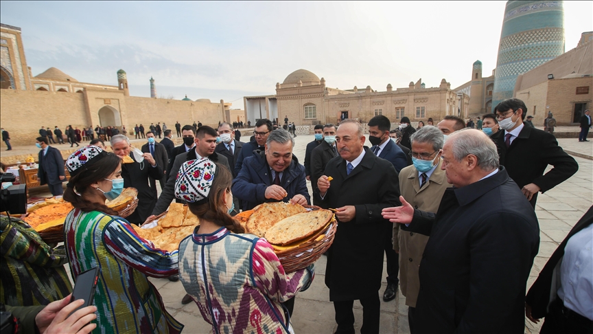 بازدید وزیر خارجه ترکیه از شهر تاریخی خیوه در ازبکستان 