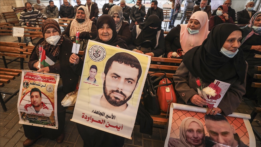 Gazze'de Filistinliler, İsrail hapishanelerinde tutuklu kadınlar için dayanışma gösterisi düzenledi
