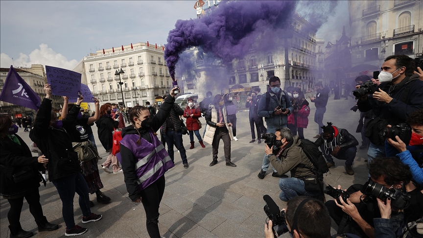 Spain: Women take to streets despite pandemic, ban