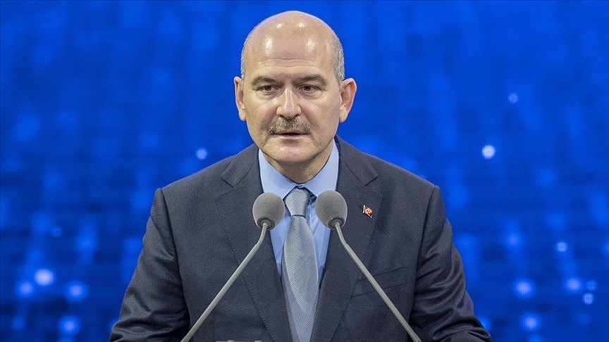 Bakan Soylu: Alın terleri ve kalpleriyle bugünümüzü ve yarınlarımızı inşa eden tüm kadınlarımıza saygılarımı sunuyorum