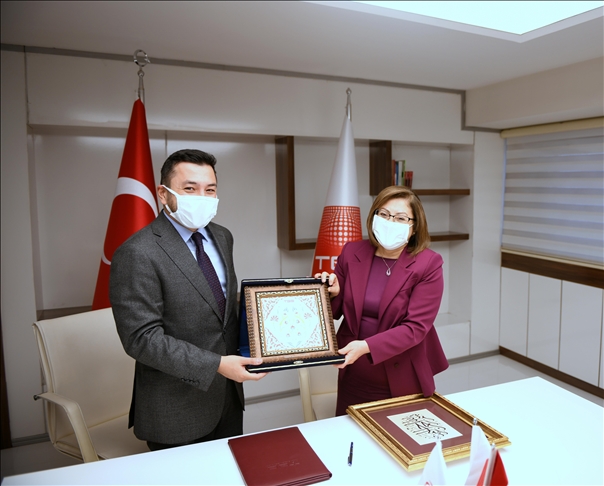 Muslim youth group, Turkish municipal union sign pact