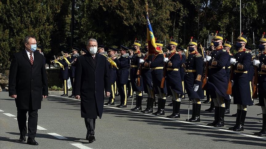 Turkish defense minister visits counterpart in Romania