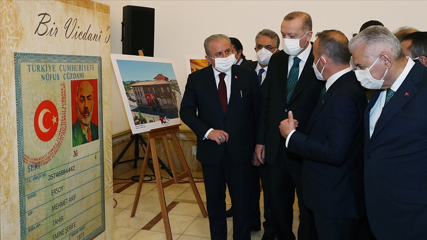 Cumhurbaşkanı Erdoğan ve TBMM Başkanı Şentop Mehmet Akif Ersoy Sergisi'ni gezdi