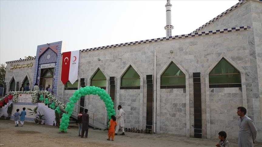 Mosque built by Turkish Red Crescent in Pakistan opens