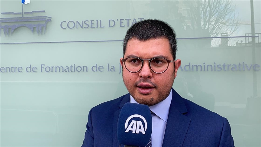 Fransa'da namaz kılması 'radikalleşme' ile ilişkilendirilerek işinden edilen şoför adalet arıyor