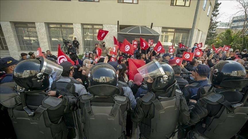 Mises en garde tunisiennes - Le « fascisme » de Abir Moussi : un prélude à une « guerre civile » (Analyse)