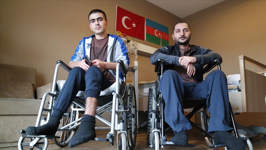Ermeni saldırılarında yaralanan Azerbaycanlı iki gazi ayağa kalkabilmek için Bursa'da tedavi görüyor 